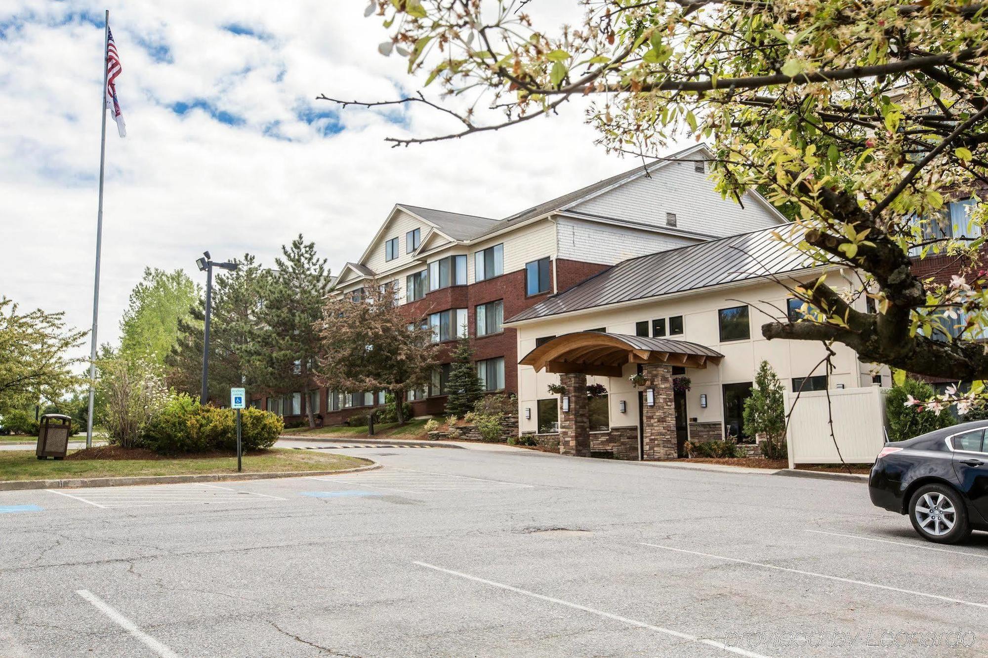 Comfort Suites South Burlington Near University Exterior photo