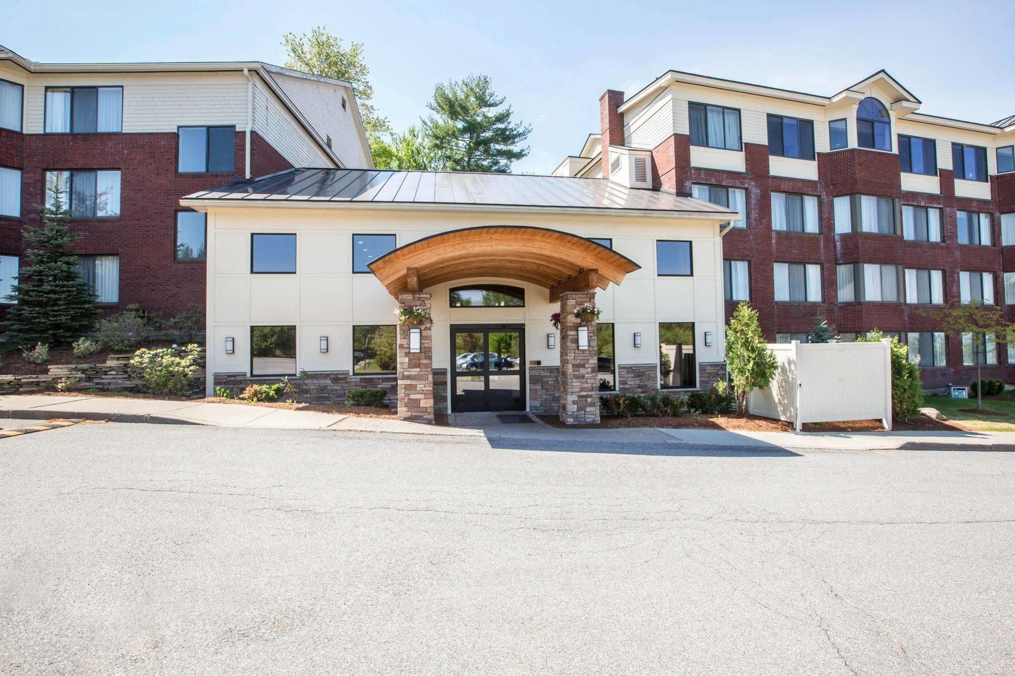 Comfort Suites South Burlington Near University Exterior photo