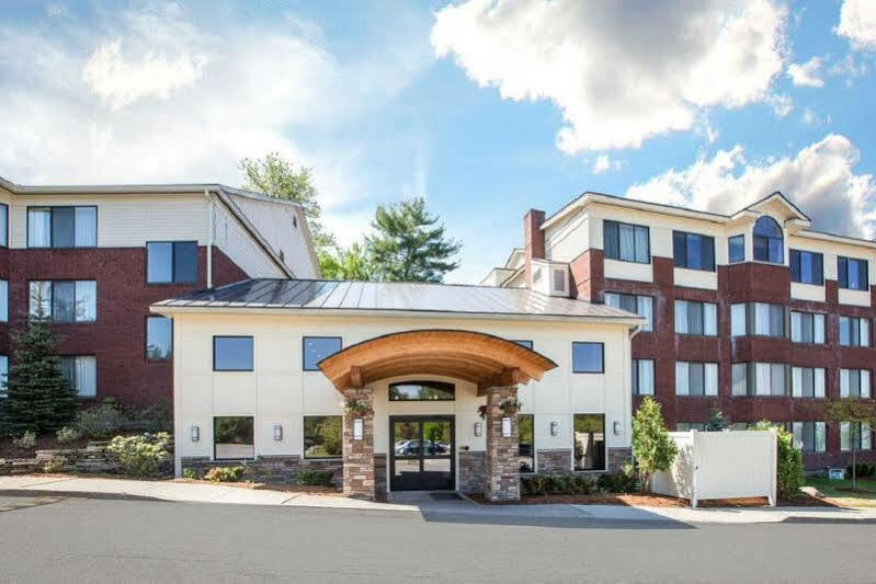 Comfort Suites South Burlington Near University Exterior photo